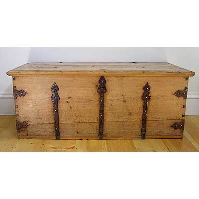 Portugese Chest